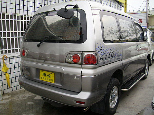 Дром ру митсубиси. Mitsubishi Delica Space Gear 2005. Delica l400 левый руль. Mitsubishi Space Gear 5 дверей. Мицубиси Делика 1994г Базовая комплектация.