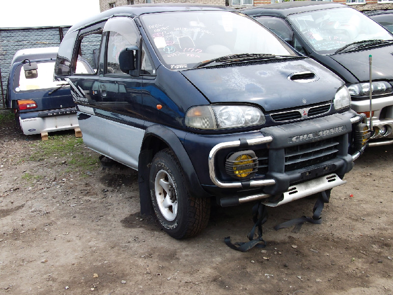 Мицубиси купить дром. Митсубиси Делика 96. Mitsubishi Delica 96 года. Митсубиси Делика Дельфин. Амортизаторы Мицубиси Делика 96 год.