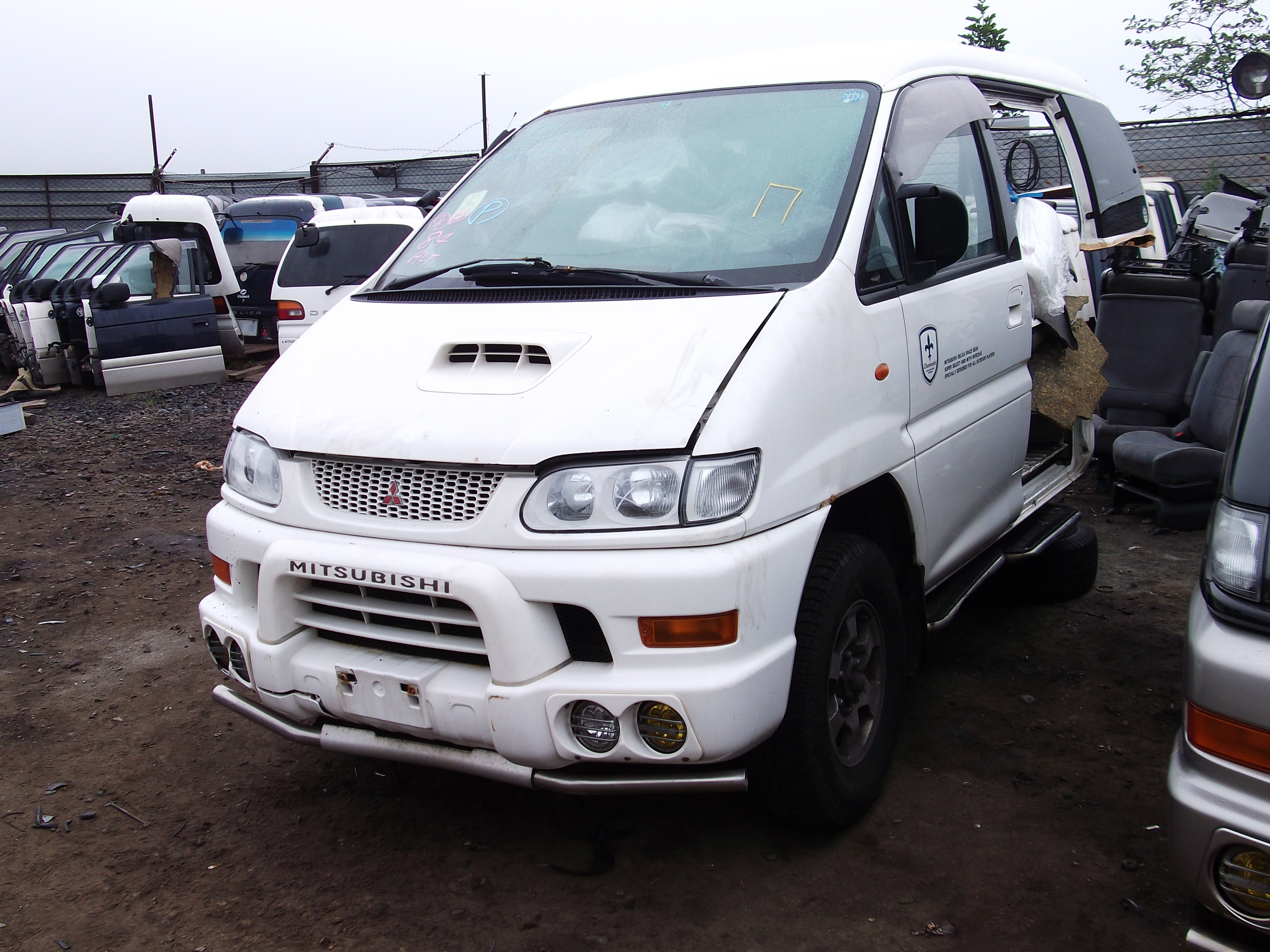 Mitsubishi Delica во Владивостоке. Митсубиси Делика грузовик.